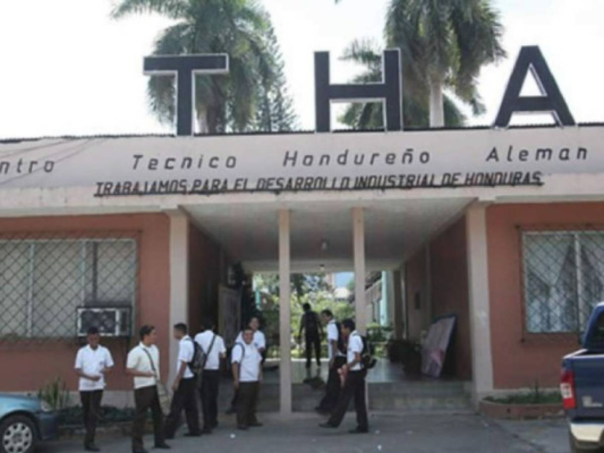 Estudiantes no aceptan bono de transporte y se toman colegios en San Pedro Sula