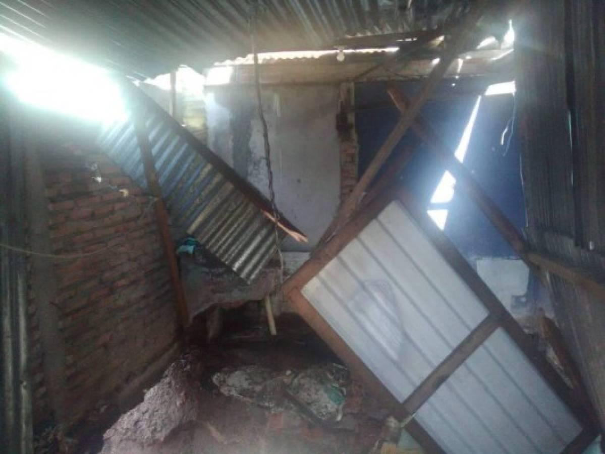 Vivienda se derrumba en Villa Adela tras las lluvias