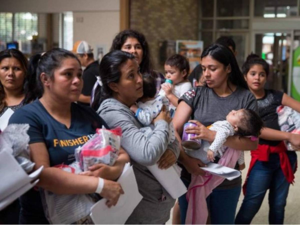 Demócratas exigen al gobierno de Donald Trump información sobre familias separadas en EEUU