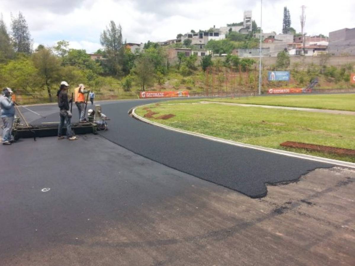 Instalan nueva pista de tartán en la Villa Olímpica