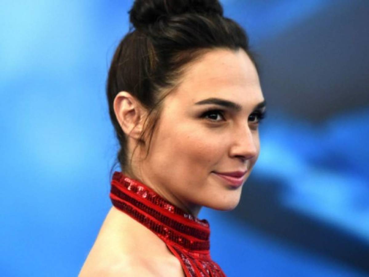 Gadot y Ronan vestirán de negro en los Globos de Oro