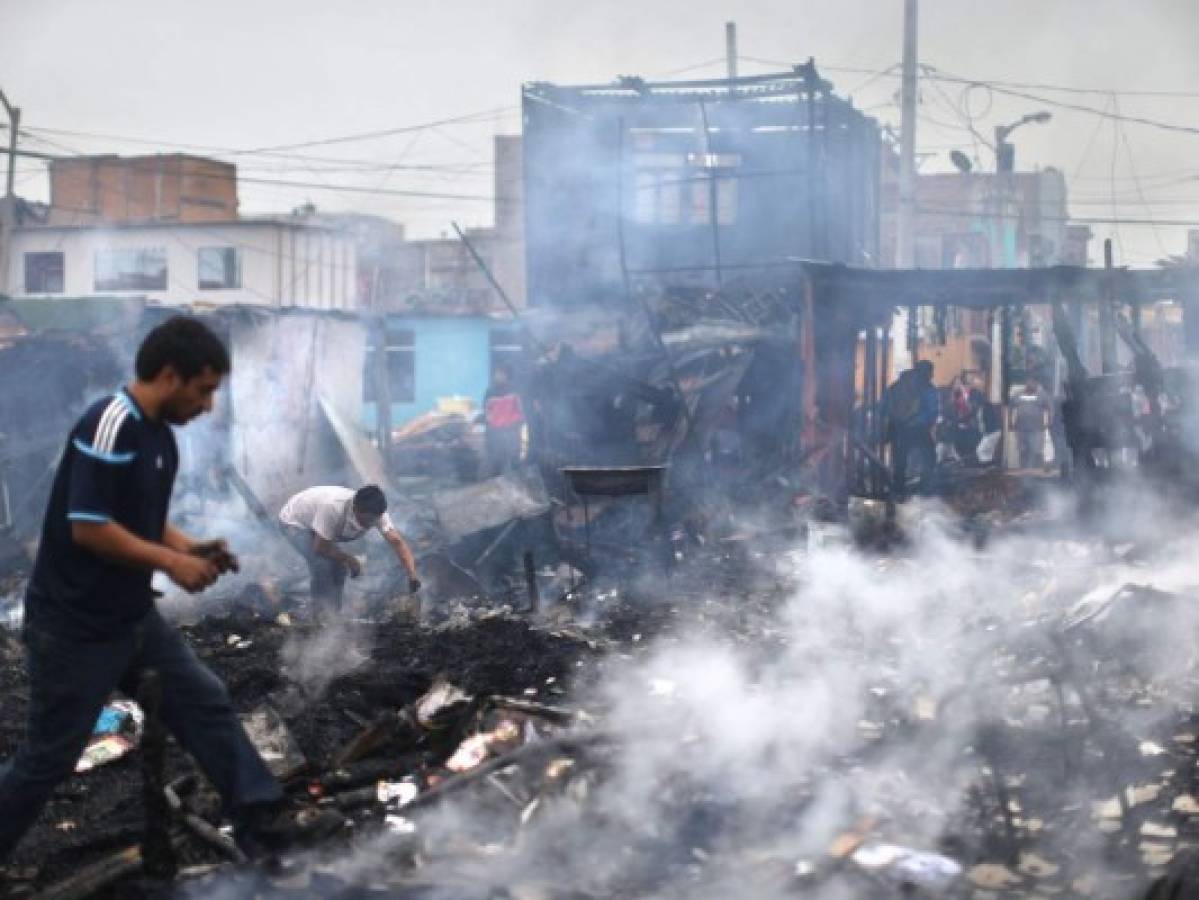 Incendio destruye unas 200 casas en Lima en víspera de Panamericanos