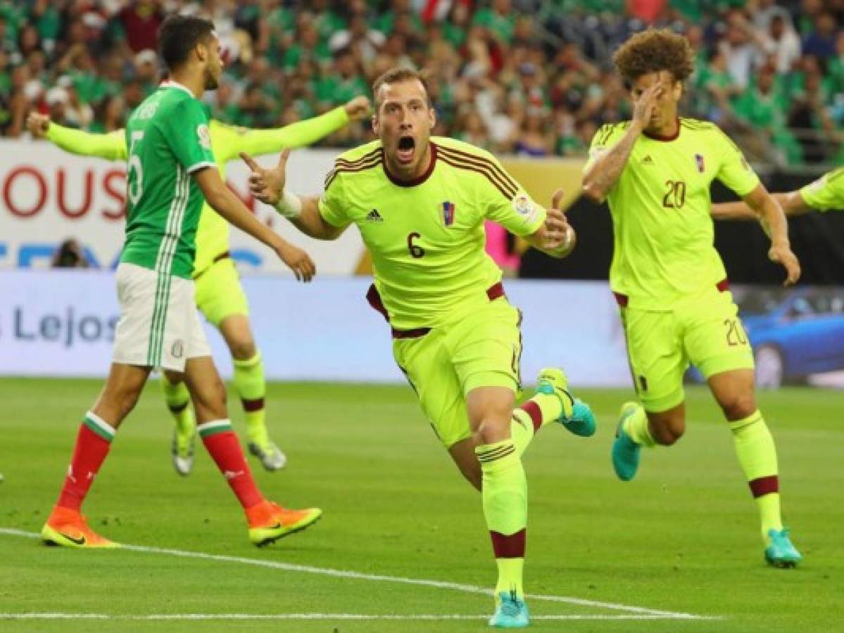 México empató 1-1 ante Venezuela y se queda con el liderato