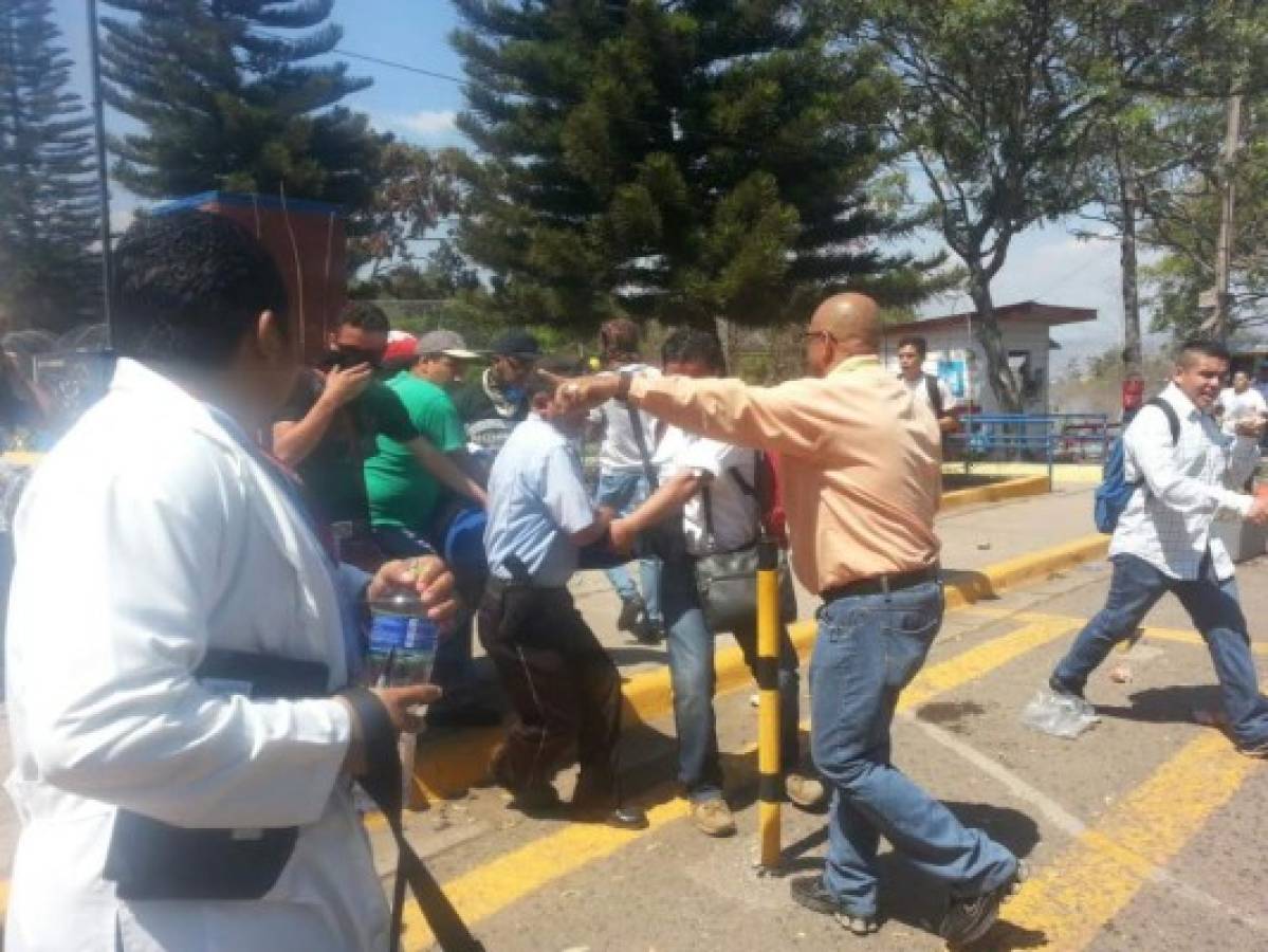 Honduras: Alumnos de secundaria realizan protesta en la UNAH