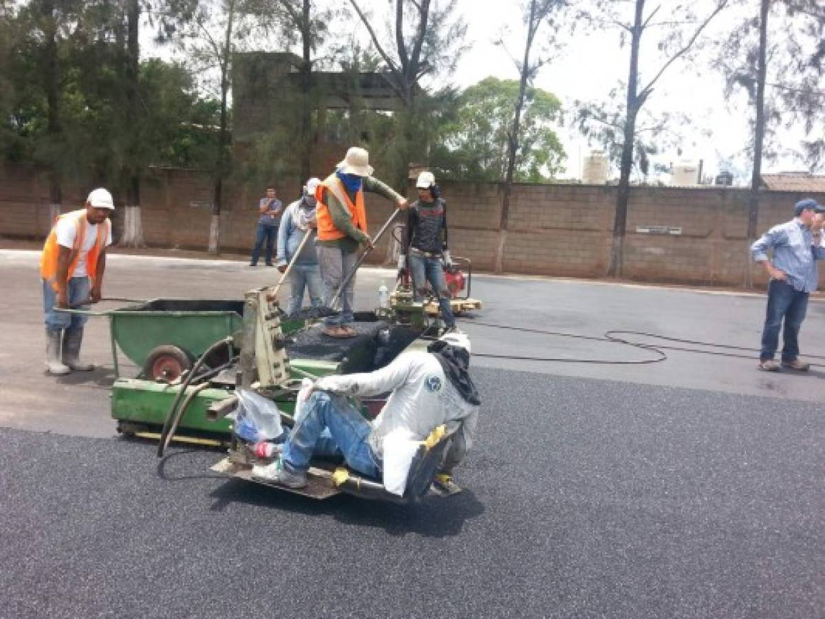 Instalan nueva pista de tartán en la Villa Olímpica