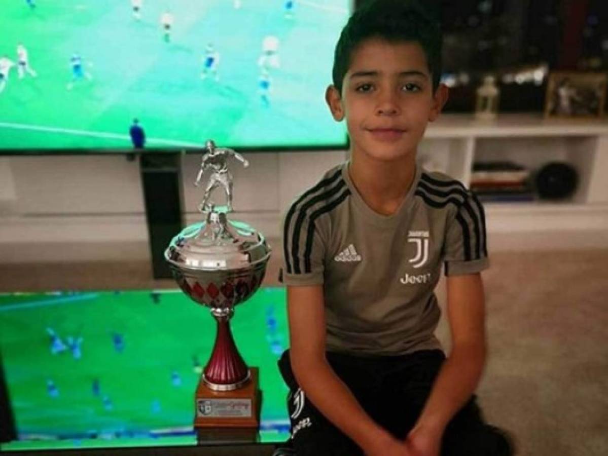 Cristiano Ronaldo Jr. emociona al delantero de la Juventus tras ganar su primer trofeo  