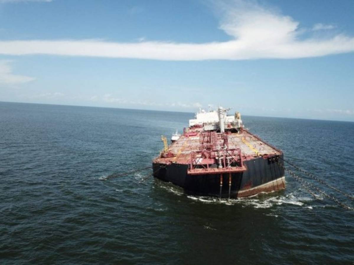 Buque petrolero podría hundirse en el Caribe y provocar un desastre ambiental
