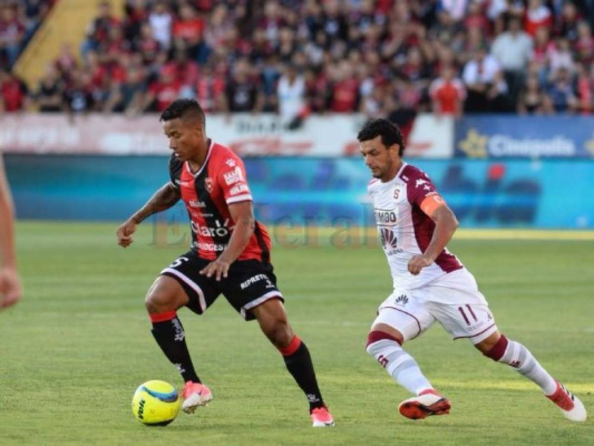 Hondureños protagonistas en el clásico tico que Alajuela y Saprissa empataron 3-3