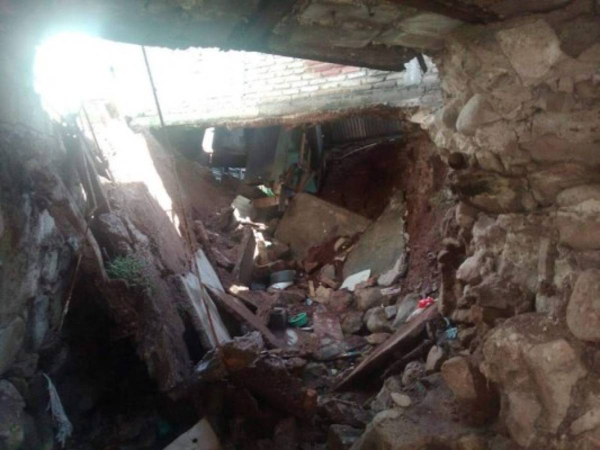 Vivienda se derrumba en Villa Adela tras las lluvias