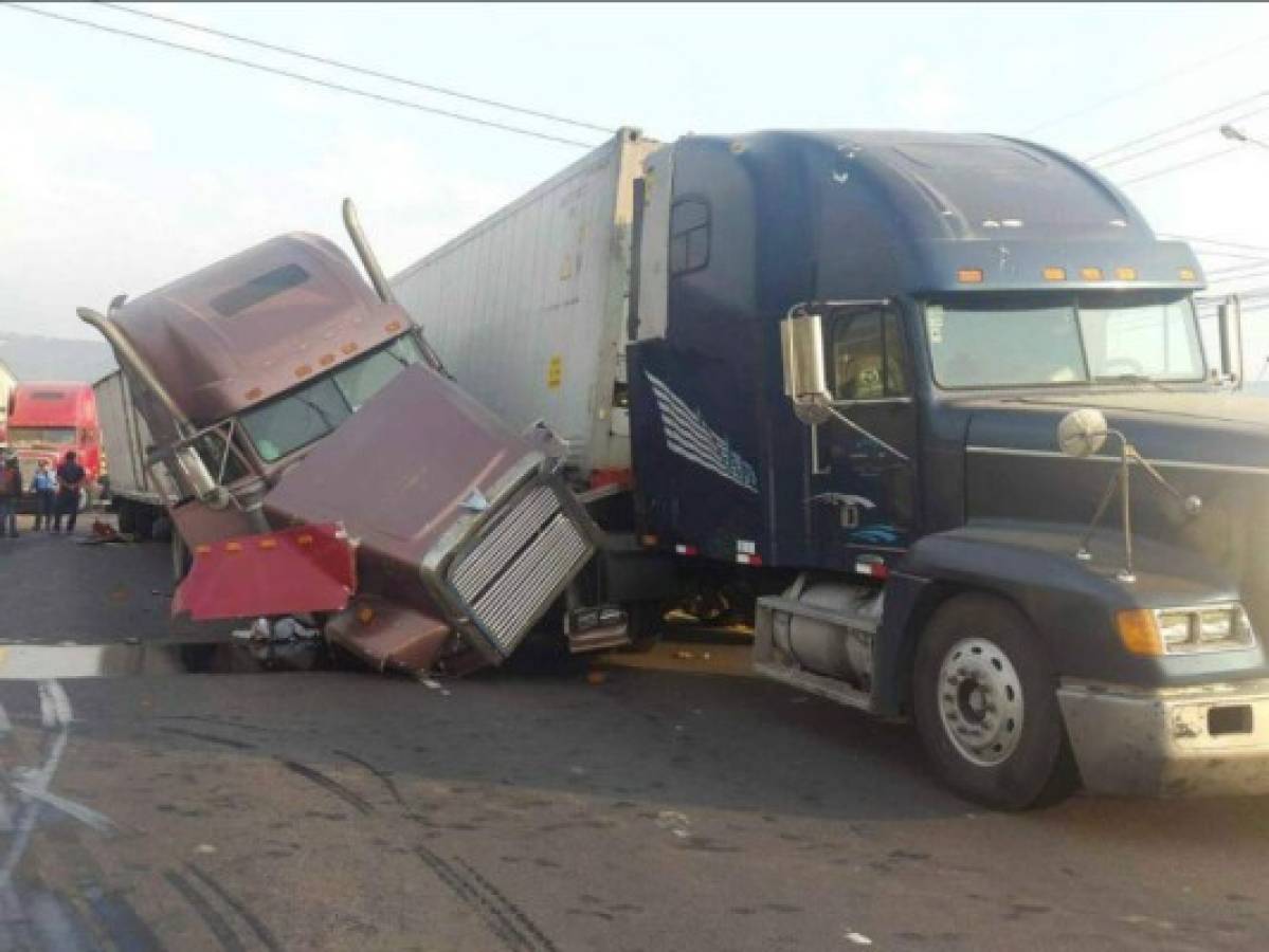 Una persona muerta deja múltiple colisión de rastras en Valle de Amarateca