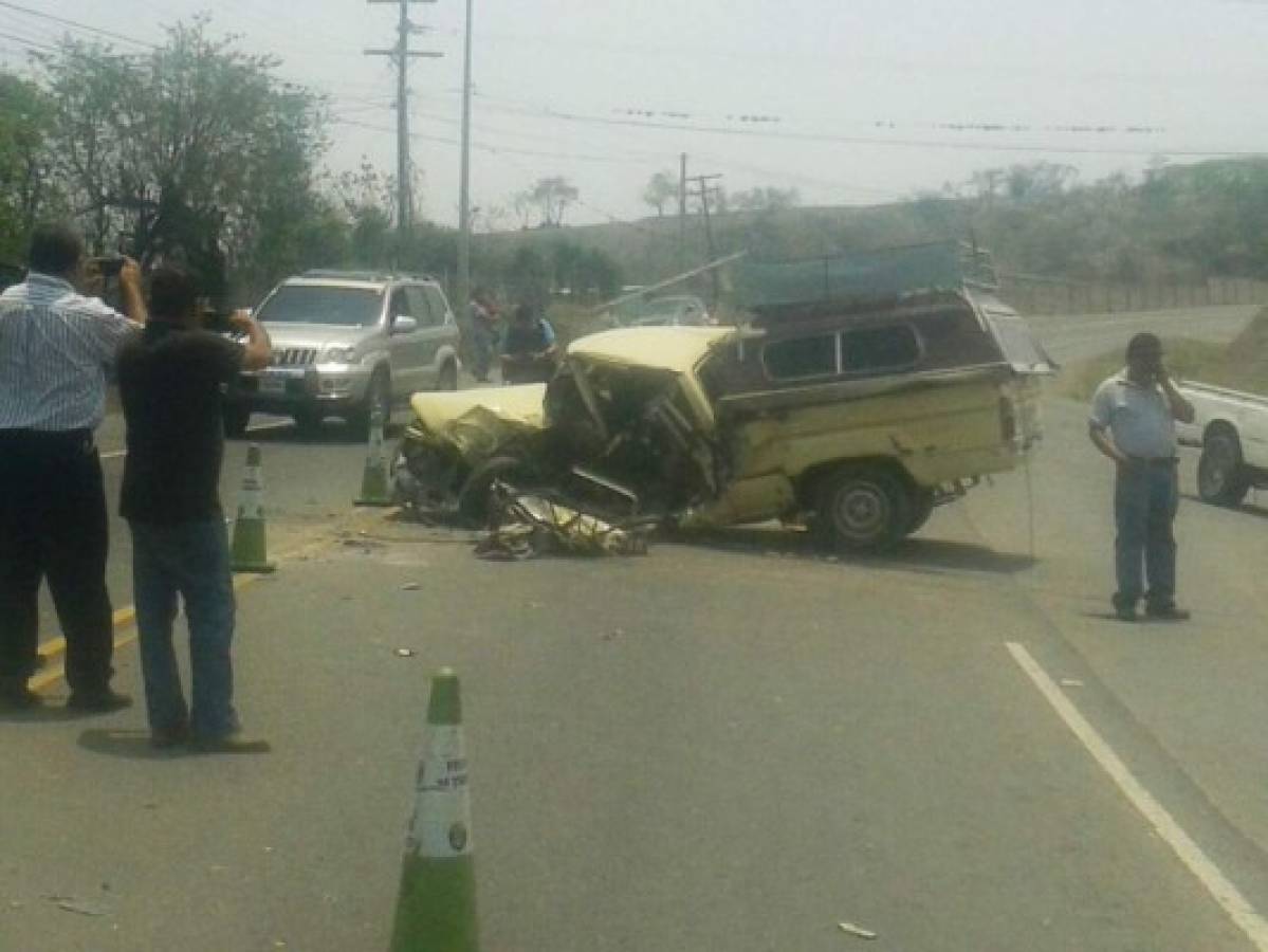 El vehículo quedó enmedio de la vía obstaculizando el paso en uno de los carriles.