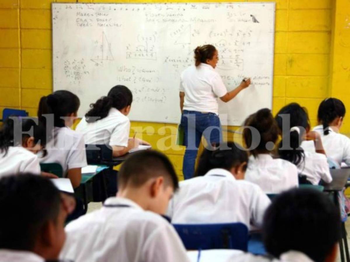 Unos 10,000 estudiantes de Honduras inician pruebas de conocimiento