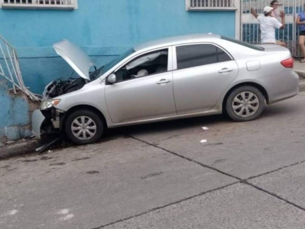 Adulto mayor sufre aparatoso accidente en colonia Los Laureles de la capital