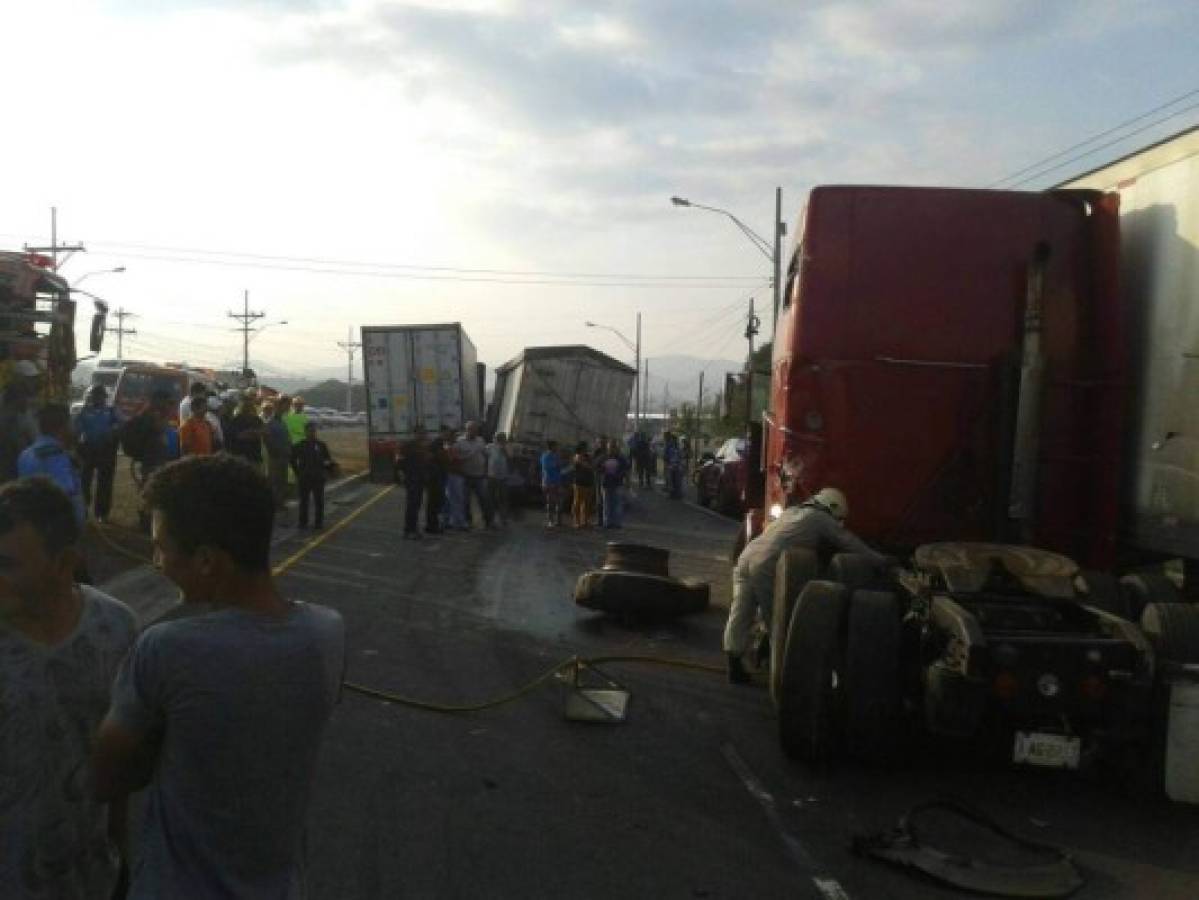 Una persona muerta deja múltiple colisión de rastras en Valle de Amarateca