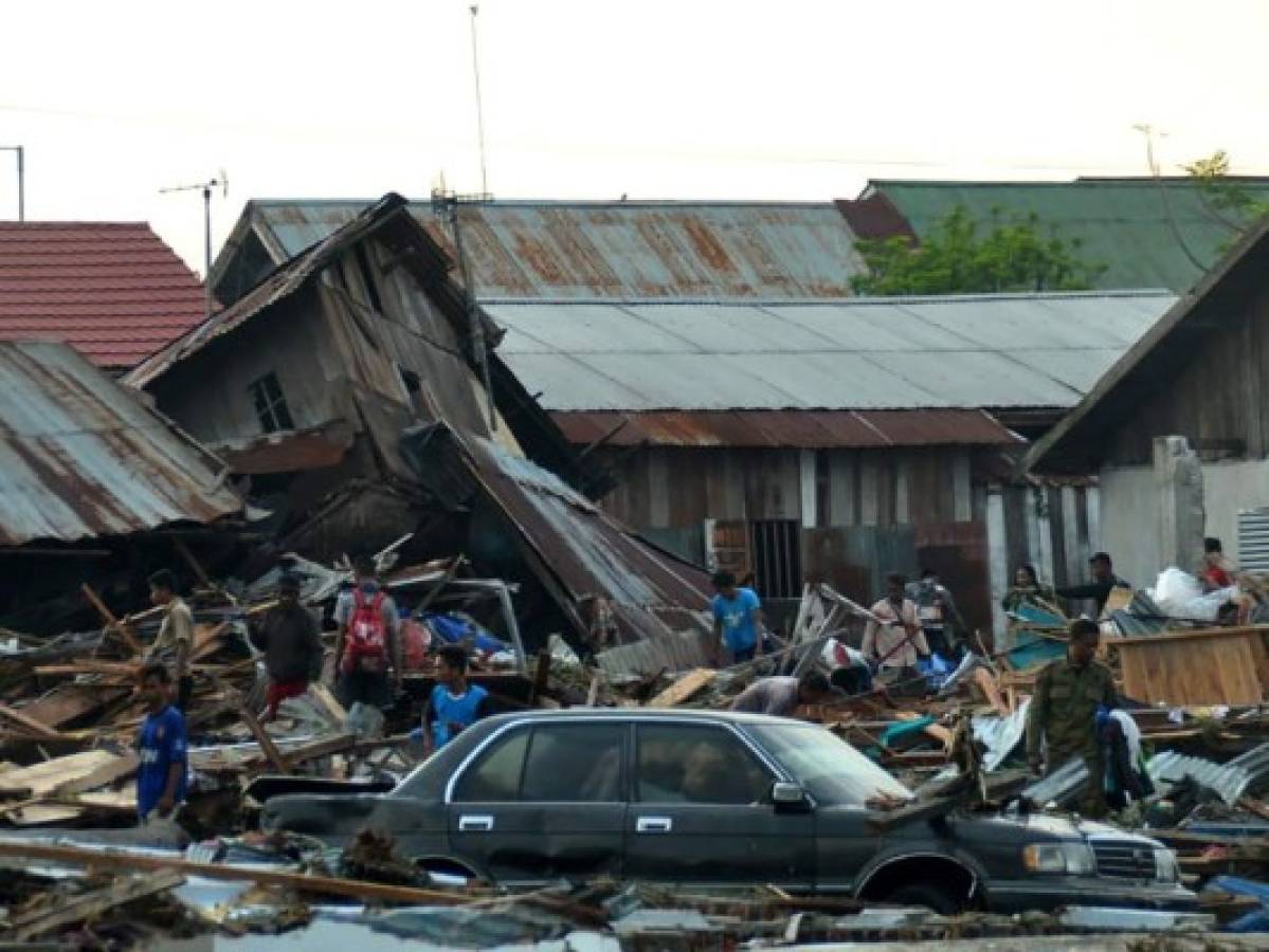 Cientos de muertos en sismo y tsunami en Indonesia