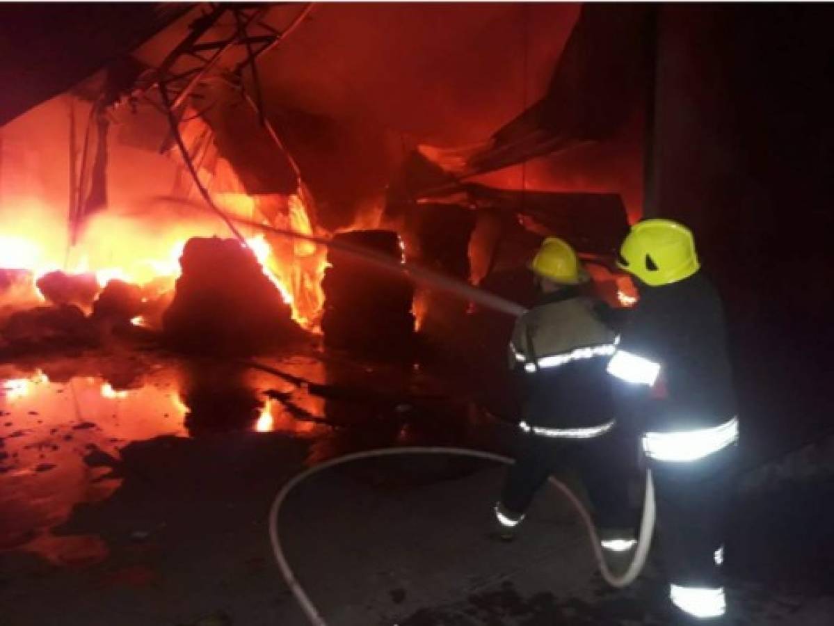 Voraz incendio acaba con una maquila en Choloma, Cortés