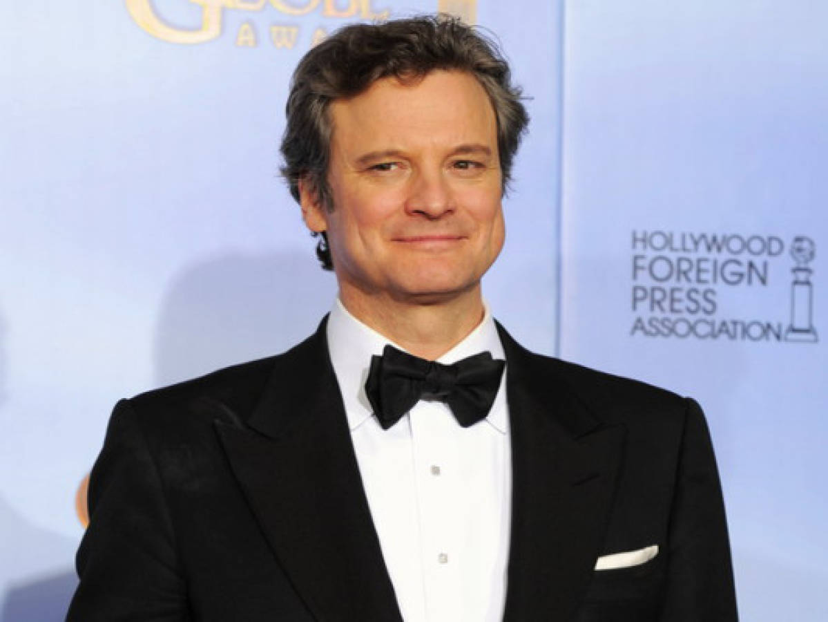 Colin Firth es condecorado por el príncipe de Gales