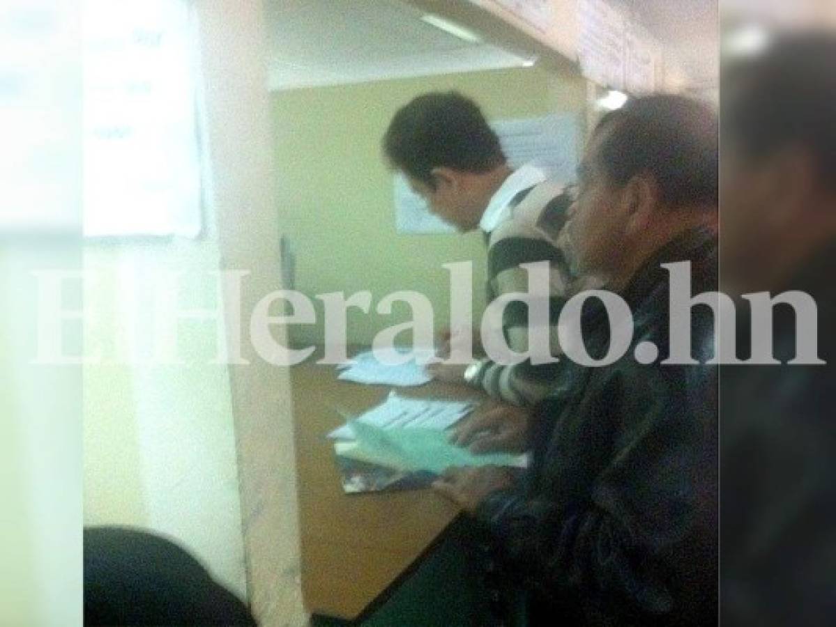 Nasralla tramita su constancia de soltería en el RNP