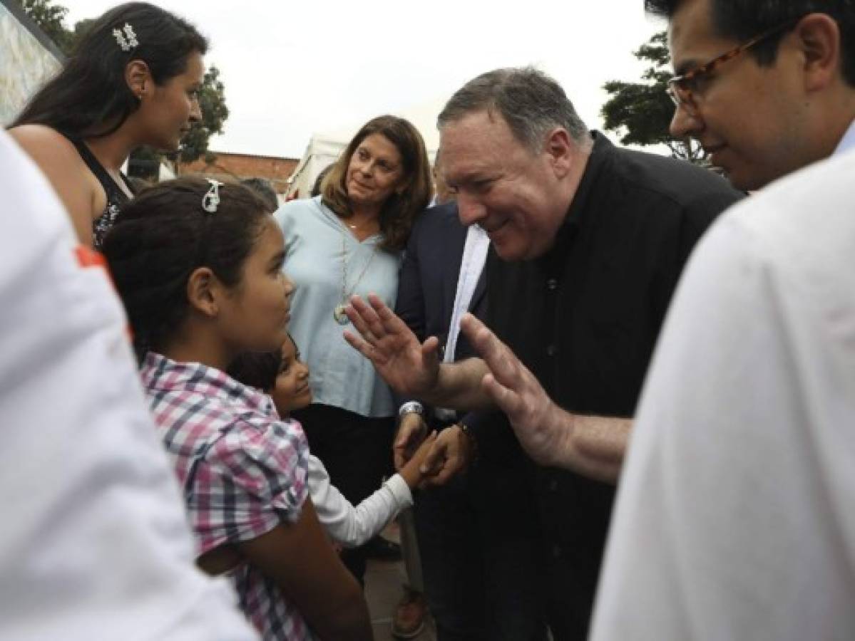 El secretario de Estado de Trump, Mike Pompeo, visita a migrantes venezolanos en Colombia