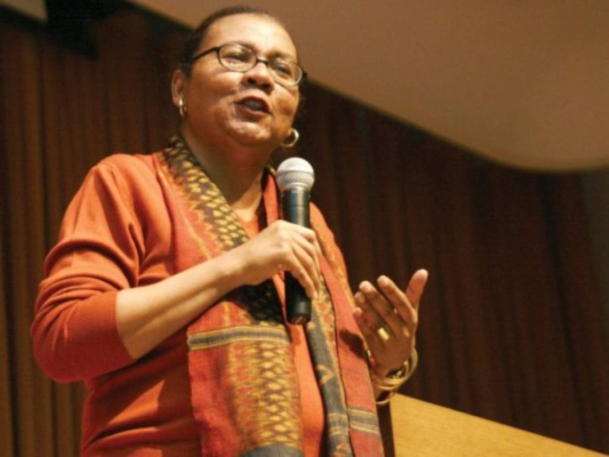 Muere bell hooks, ícono del feminismo y famosa escritora de Estados Unidos