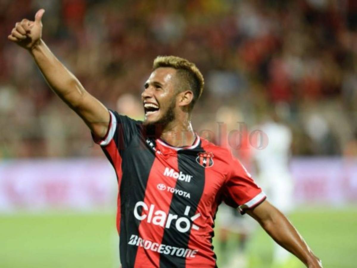 Hondureños protagonistas en el clásico tico que Alajuela y Saprissa empataron 3-3