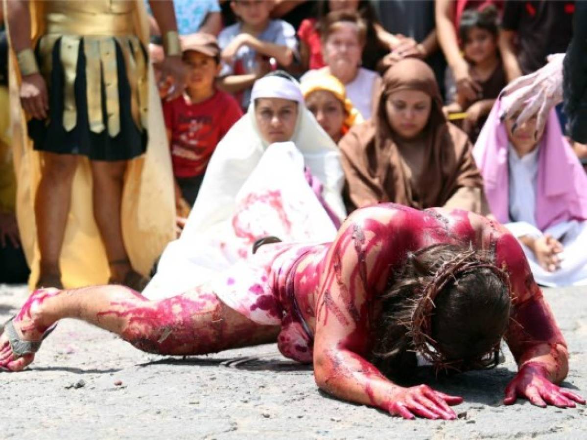 Realidades que afectan a Honduras fueron representadas en el Vía Crucis