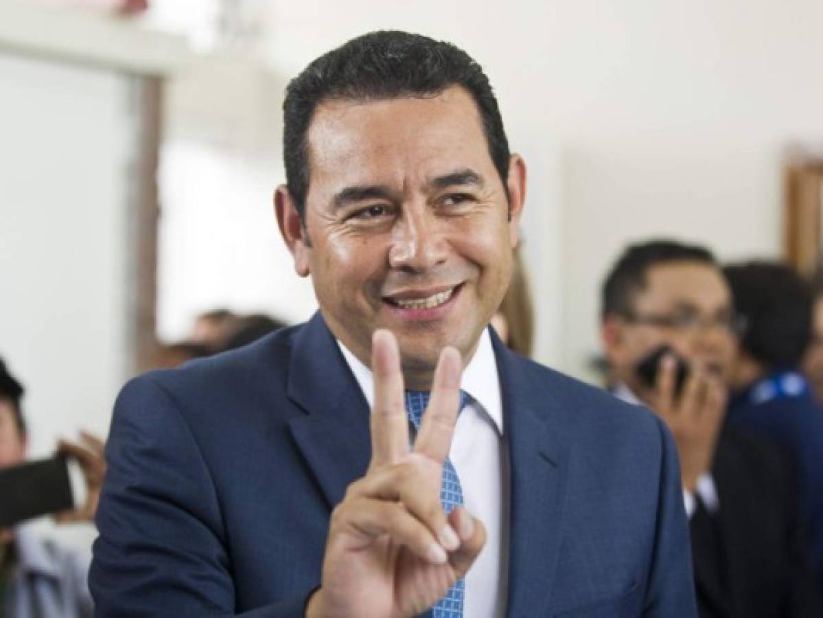 60% de salario de Jimmy Morales para educación y cultura