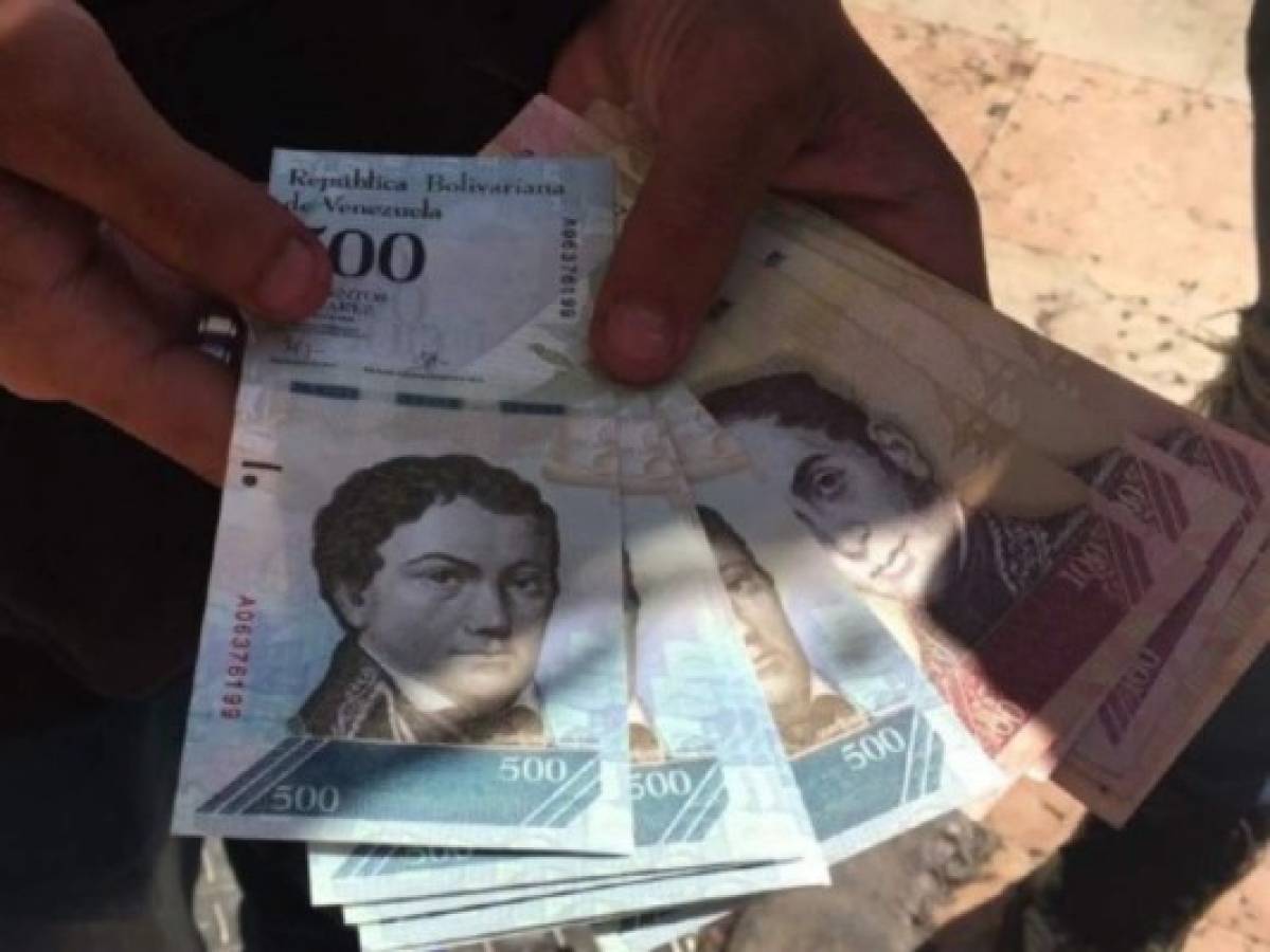 Venezuela devalúa moneda 64,13% para mitigar severa crisis económica