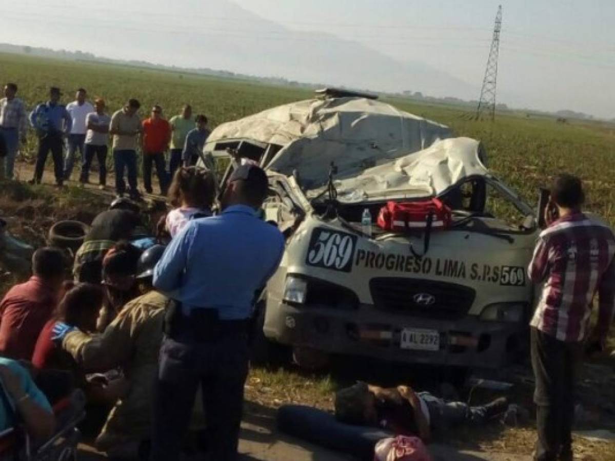 Un muerto y al menos 19 heridos durante aparatoso accidente de bus en San Manuel, Cortés