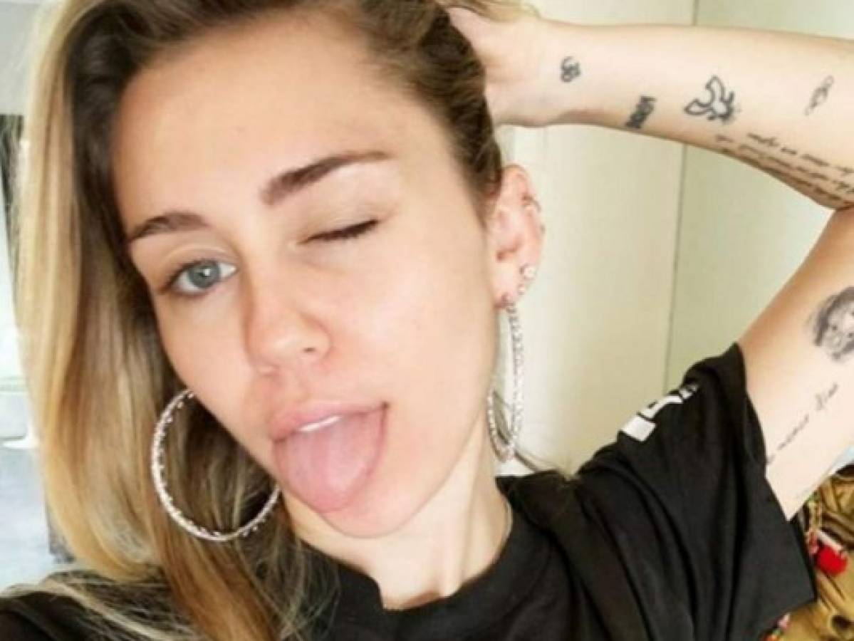 Atrevidos zapatos de stripper de Miley Cyrus llaman la atención del mundo