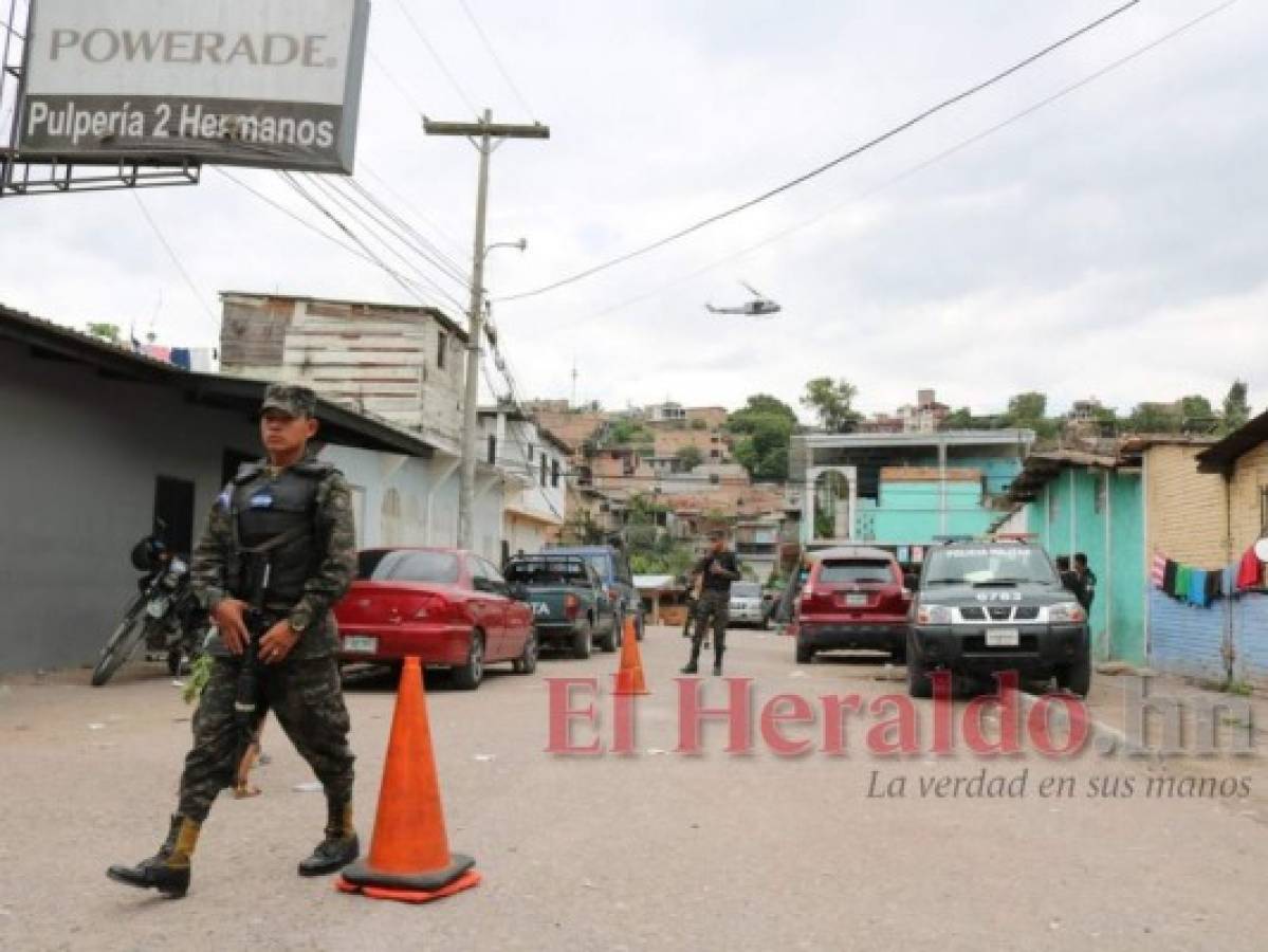 El despliegue aéreo y terrestre para buscar a presuntos secuestradores en la colonia El Pedregal