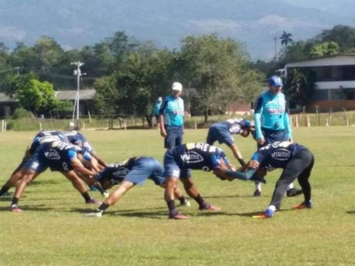 Selección de Honduras se prepara a altura media para enfrentar a El Salvador