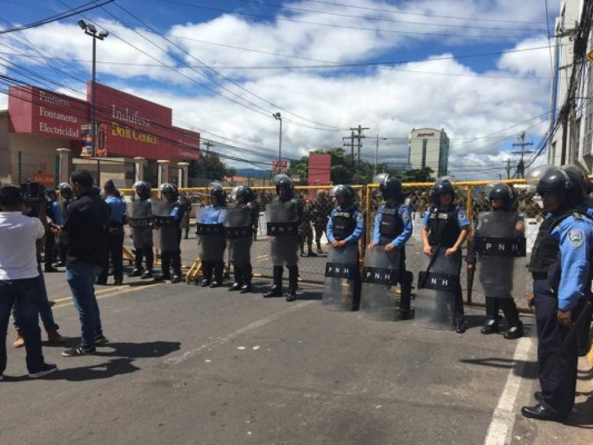 Honduras: Universitarios protestan en apoyo a estudiantes de UNAH-VS