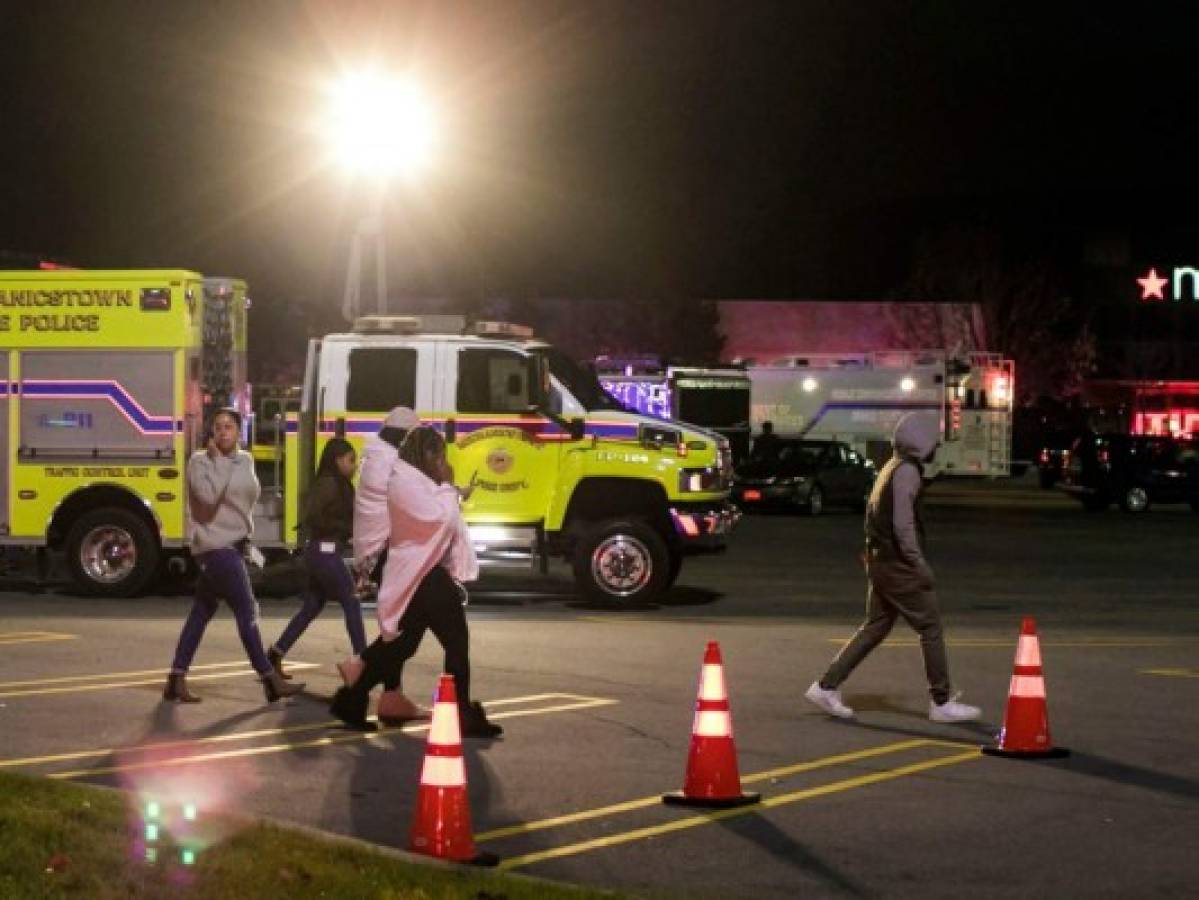 Evacúan centro comercial por disparo de arma en Nueva York