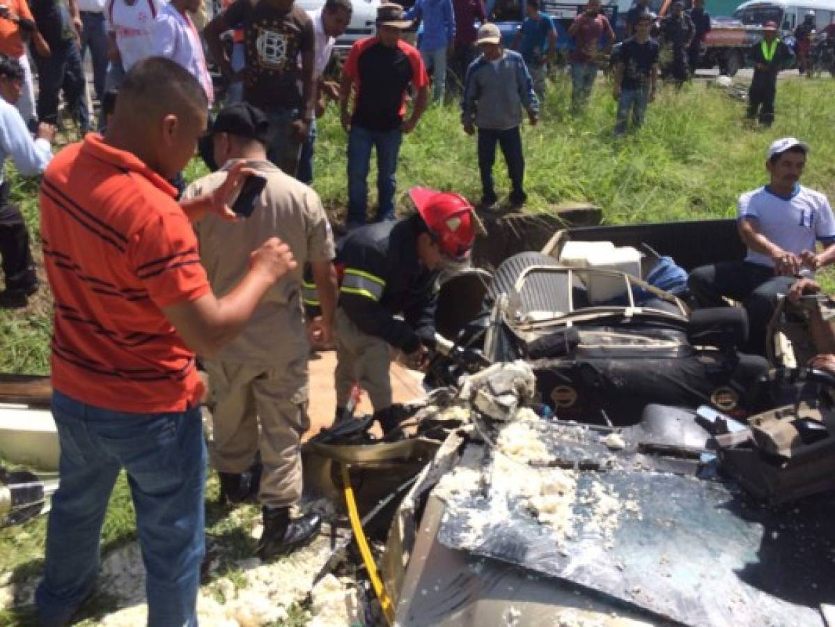 Dos heridos en aparatoso accidente vial