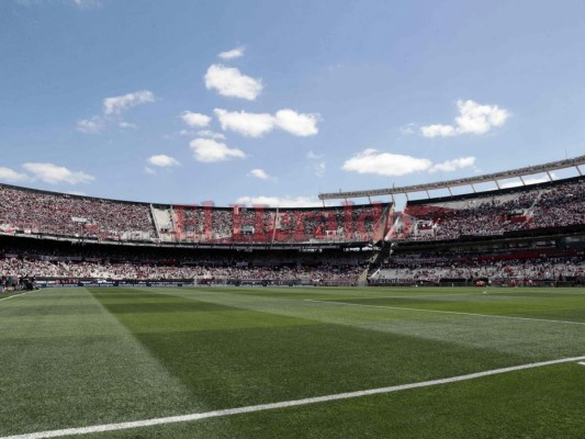 Hinchas de River atacan bus que transportaba a Boca con piedras y gases