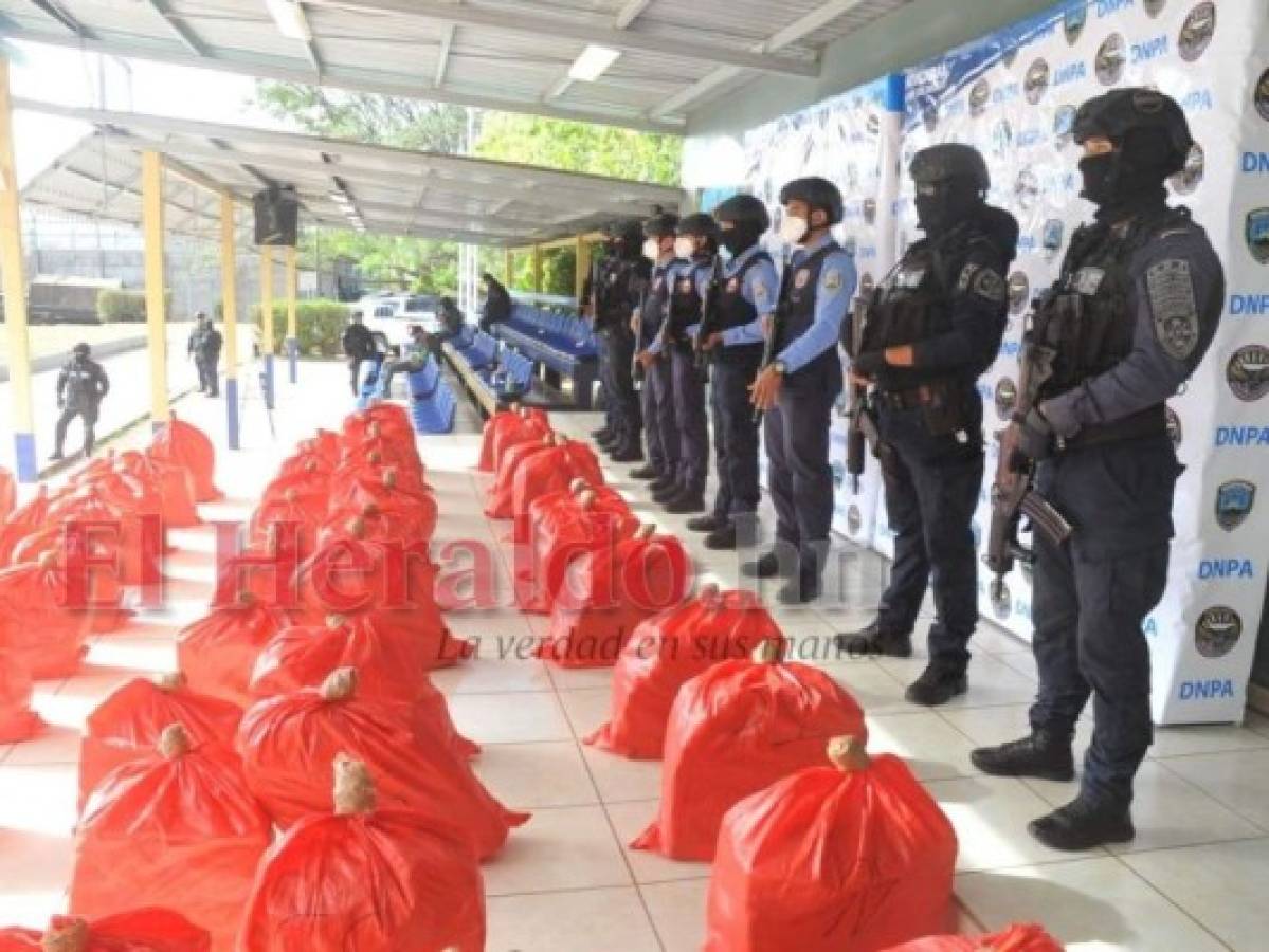 Trasladan a Tegucigalpa 67 fardos de cocaína incautada en Colón