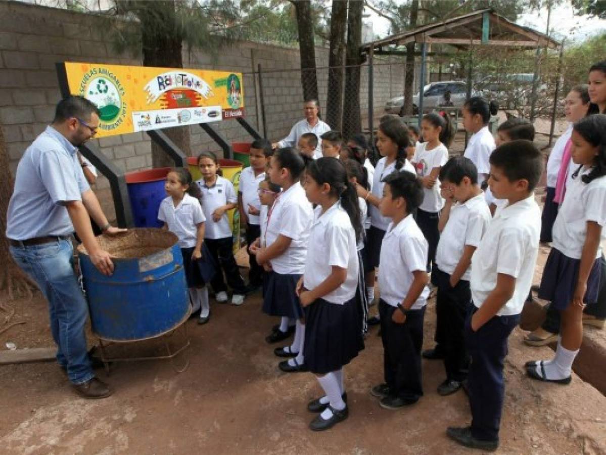 Con materia orgánica, alumnos aprenden a proteger el planeta