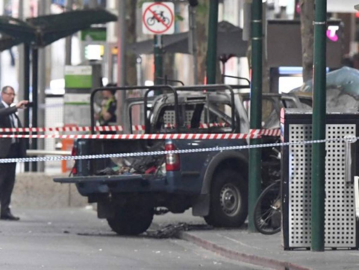 Hombre mata a una persona y apuñala a dos en Melbourne, Australia