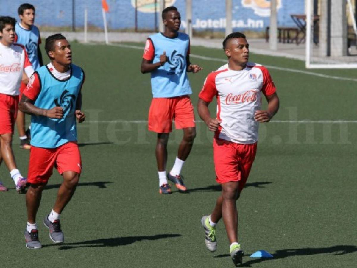 Brayan Moya y Evar Álvarado entrenan con Olimpia