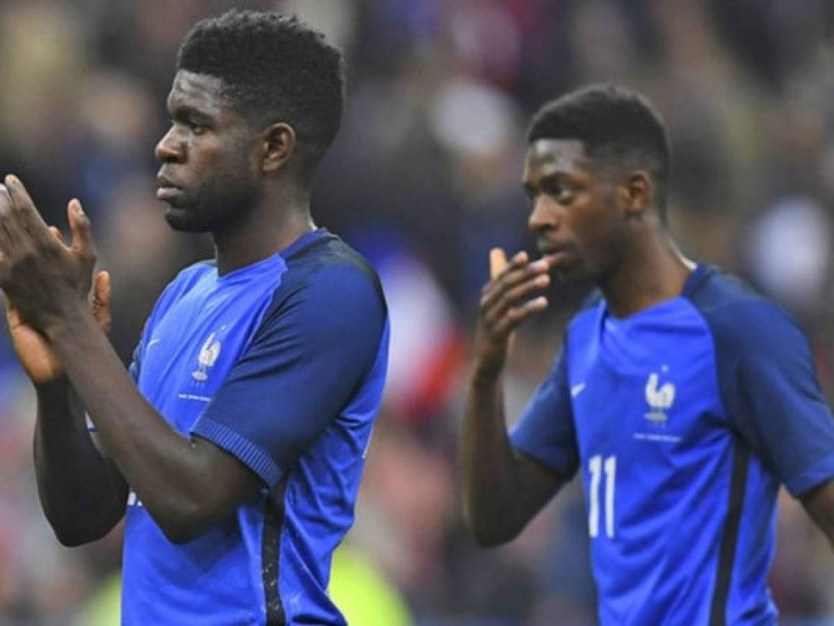 'Estaré detrás para asegurarme de que hace todo bien', dice Umtiti sobre Dembelé  