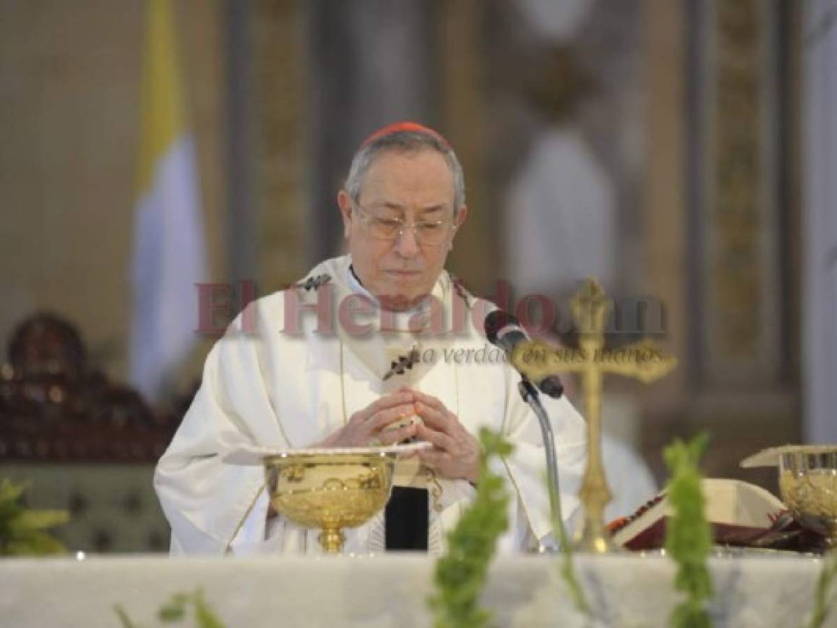 Cardenal Rodríguez pide a sacerdotes no poner obstáculo al Espíritu Santo en misa crismal