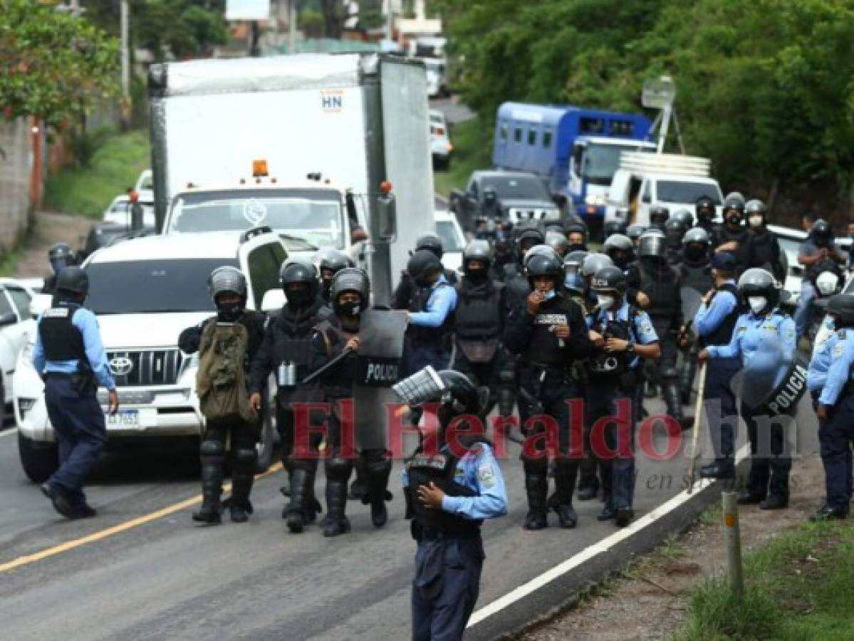 Taxistas se movilizan para pedir bono ante la crisis debido al Covid-19