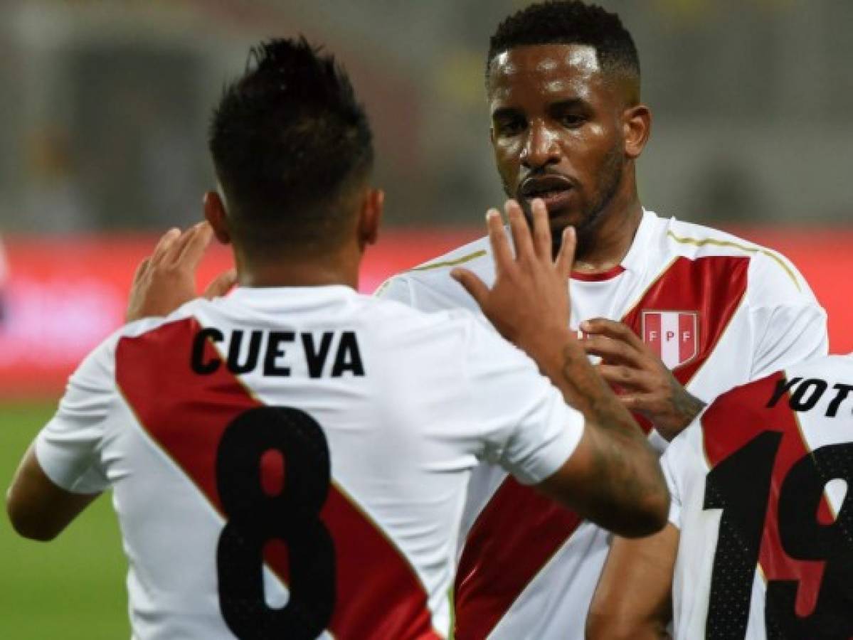 Con goles de Cueva y Farfán, Perú vence 2-0 a Escocia en amistoso