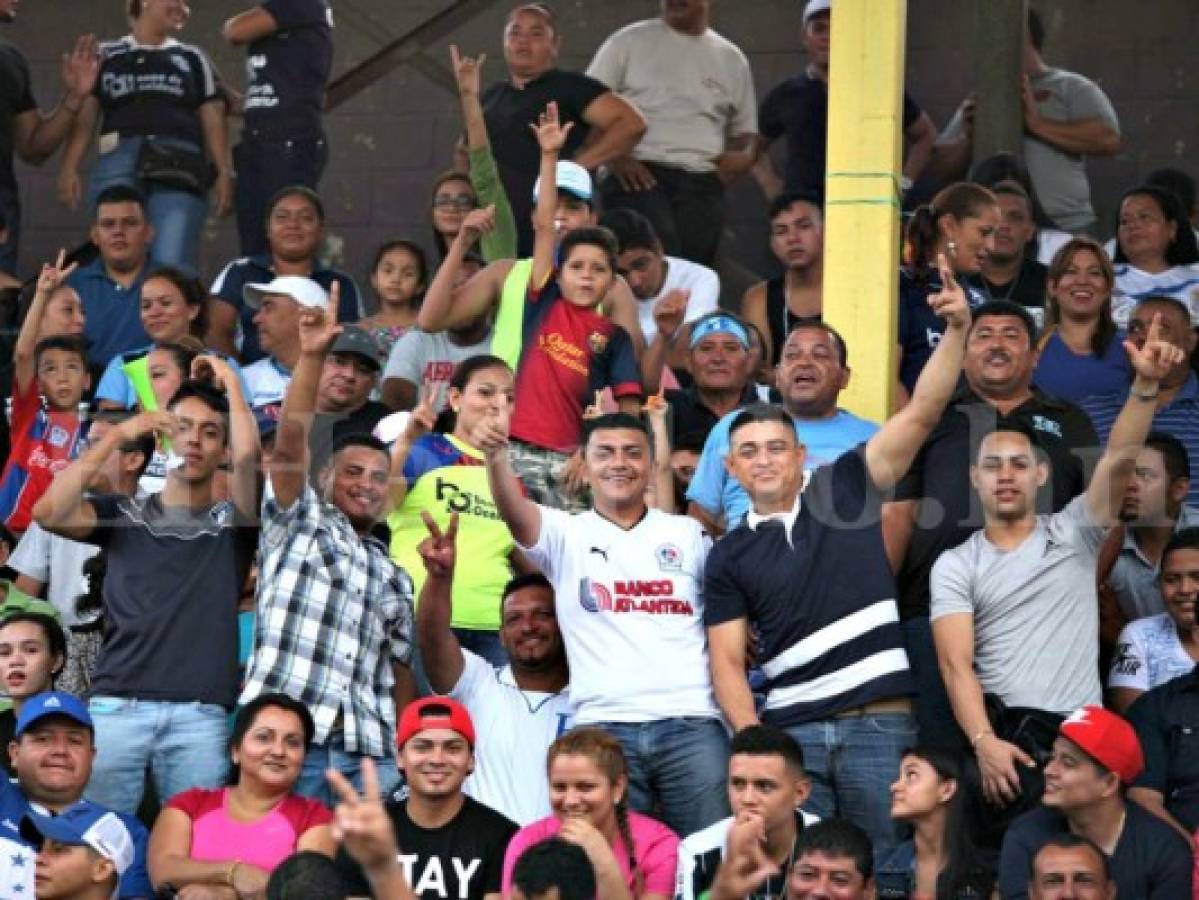 Aficionados del Honduras de El Progreso en el juego ante Olimpia. Foto: Grupo Opsa.