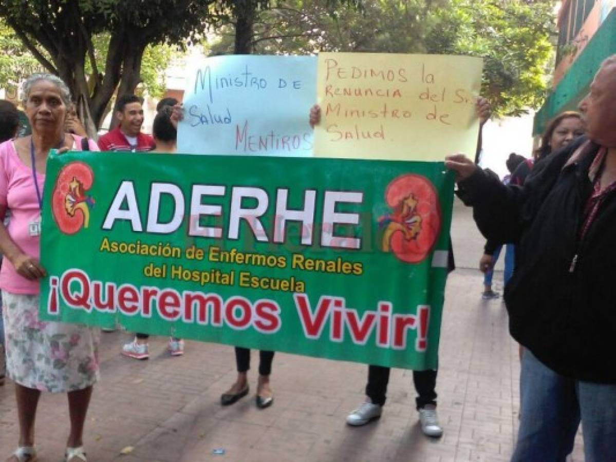 Pacientes renales exigen a Salud su tratamiento