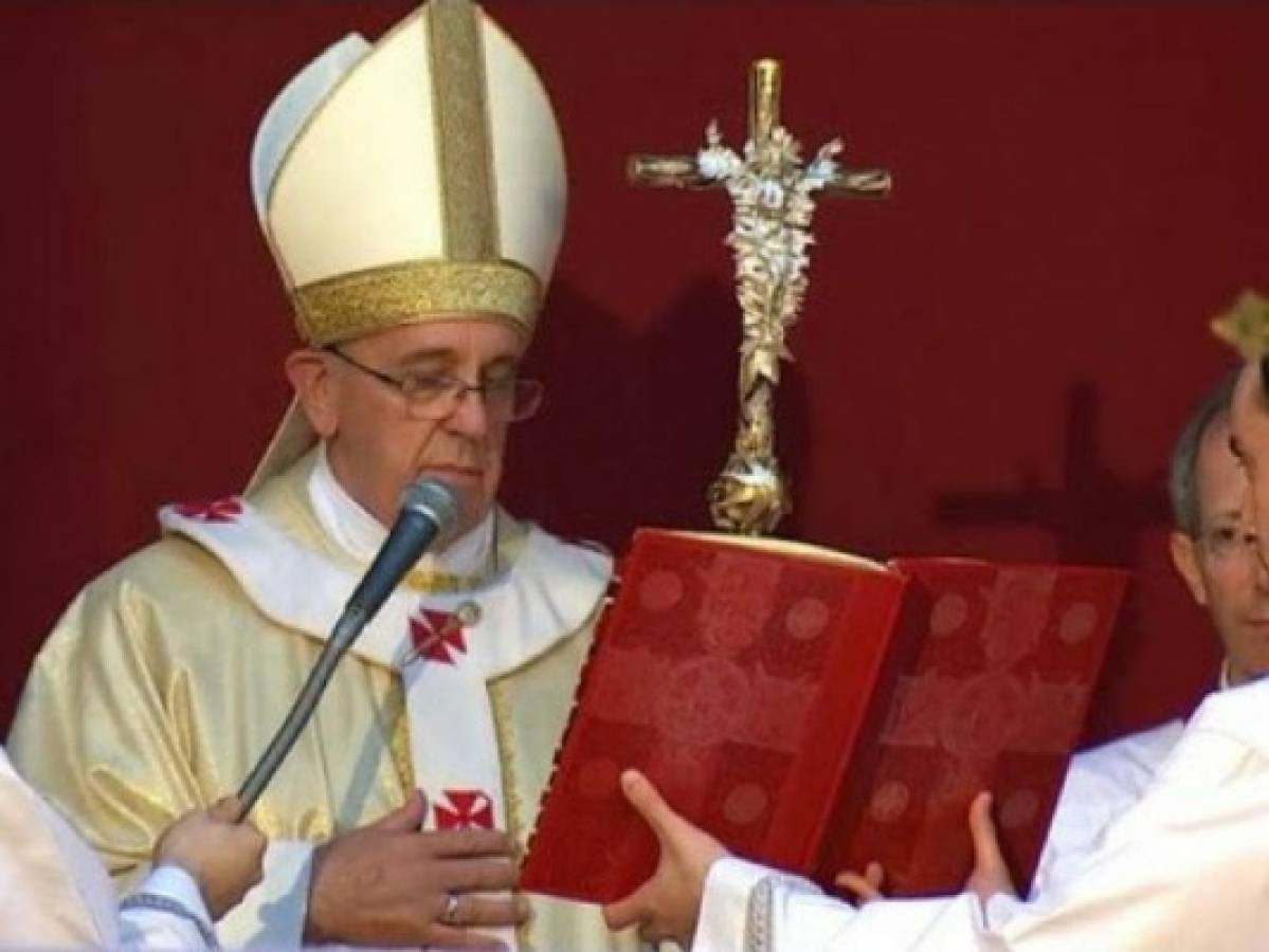 Uno de los báculos del papa Francisco fue confeccionado con materiales de Honduras