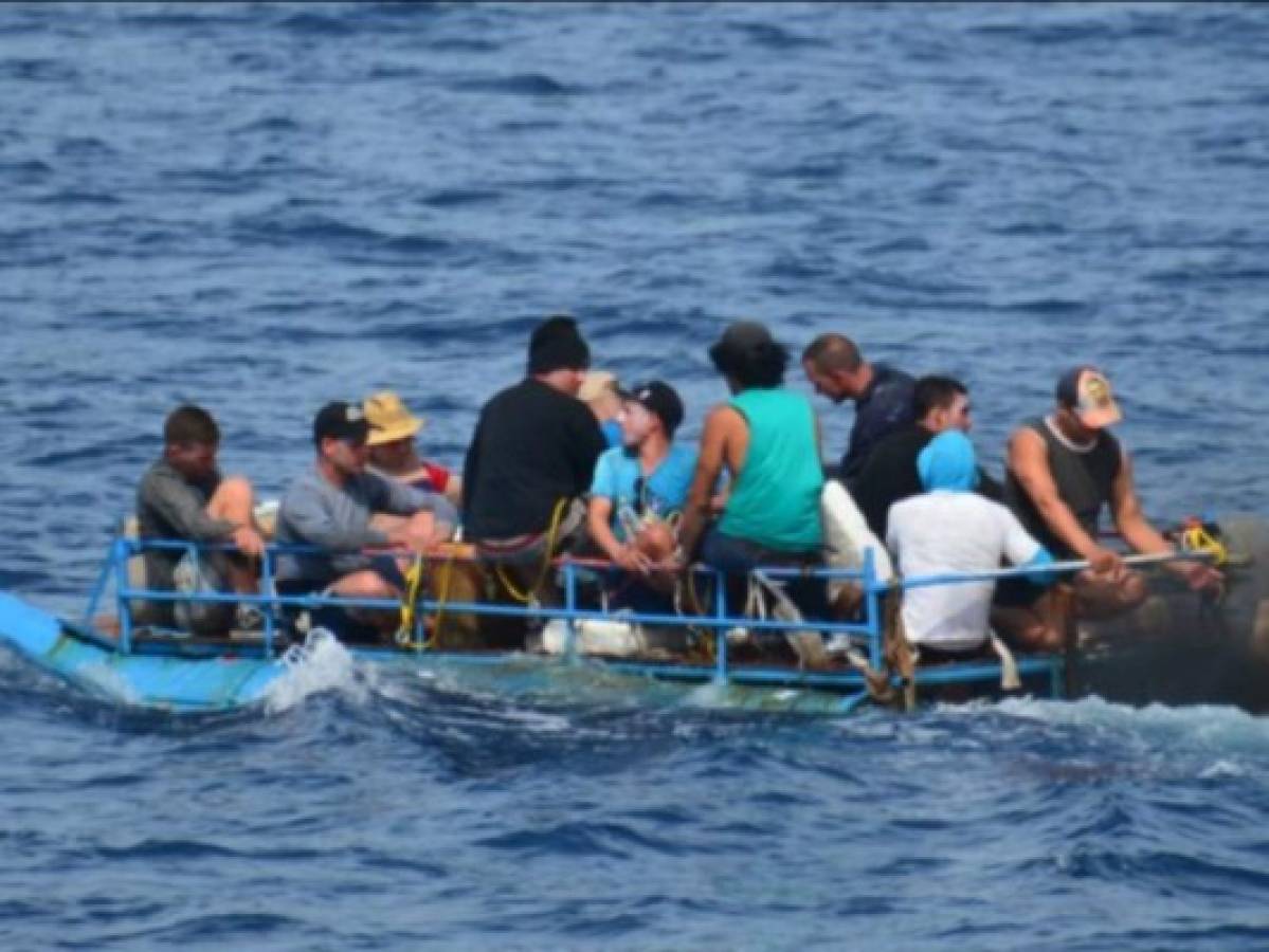 Estados Unidos repatria a 153 cubanos que intentaban llegar por mar