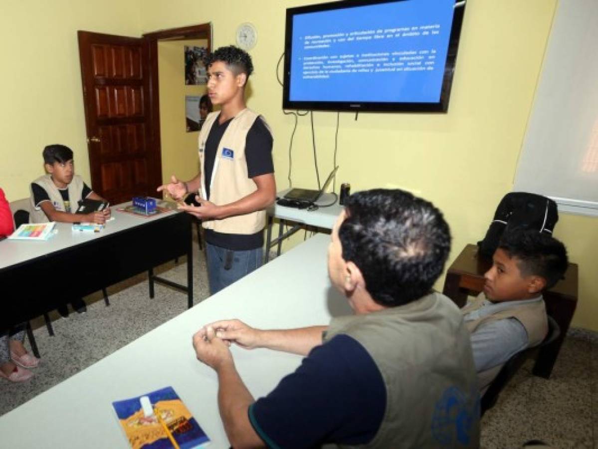 El pequeño reportero que honra a la colonia Villa Nueva de Tegucigalpa