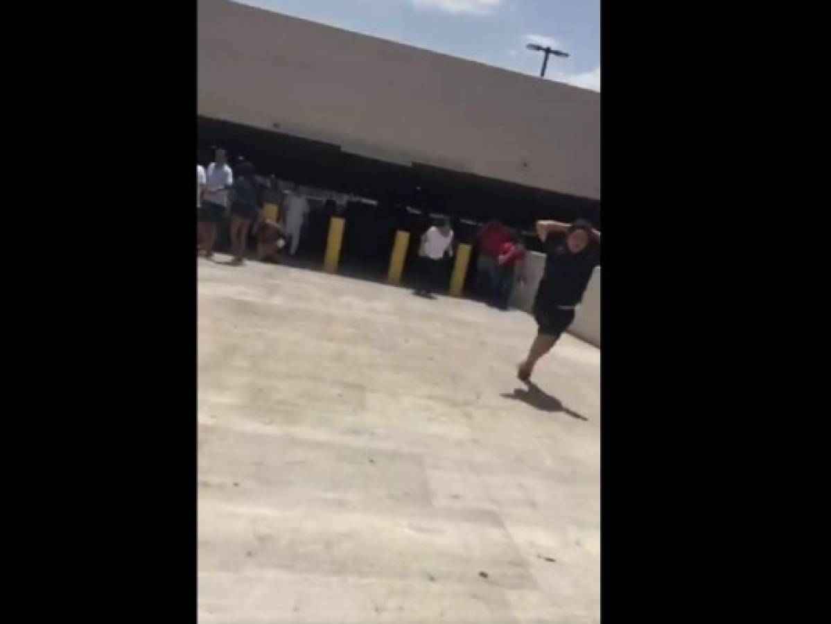 Reportan balacera en un centro comercial de McAllen, Texas